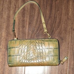 Elegant Green Crocodile-Embossed Women's Clutch Wristlet Max & Co